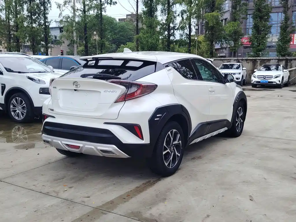 Toyota C-HR — фото 13