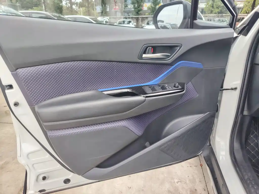 Toyota C-HR — фото 3