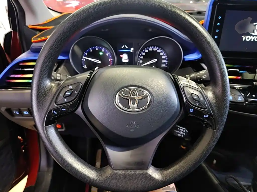 Toyota C-HR — фото 11