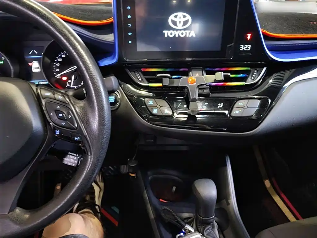 Toyota C-HR — фото 10