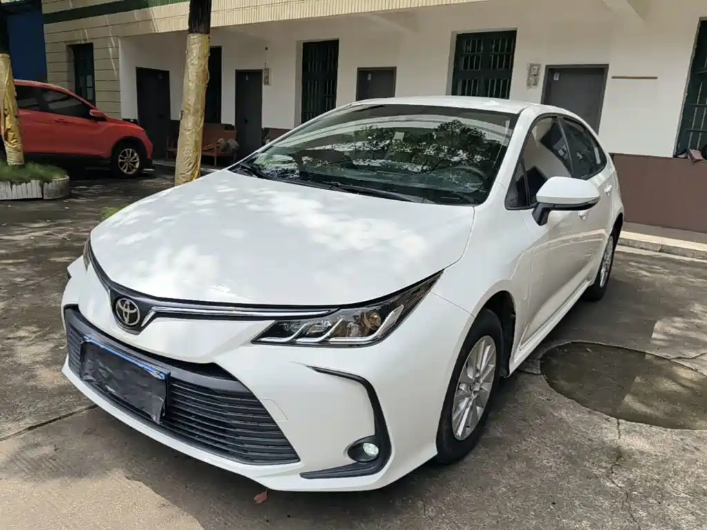 Toyota Corolla — фото 2