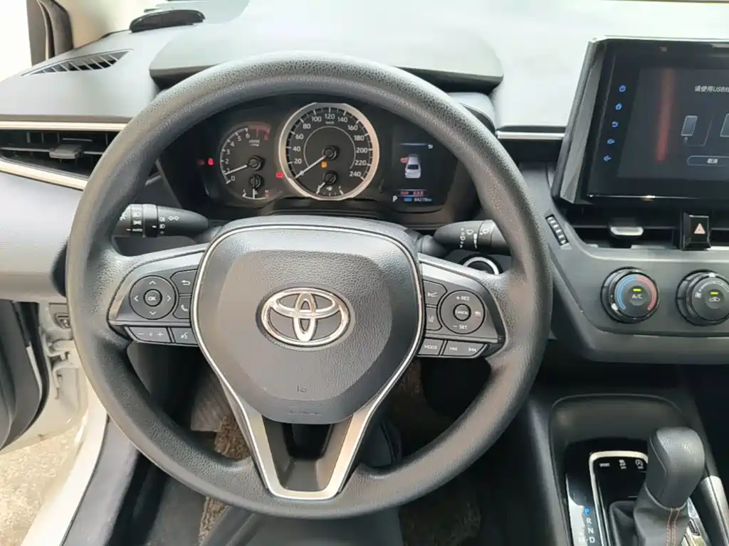 Toyota Corolla — фото 11