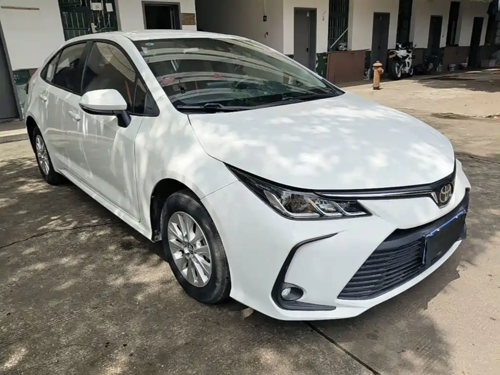 Toyota Corolla — фото 4