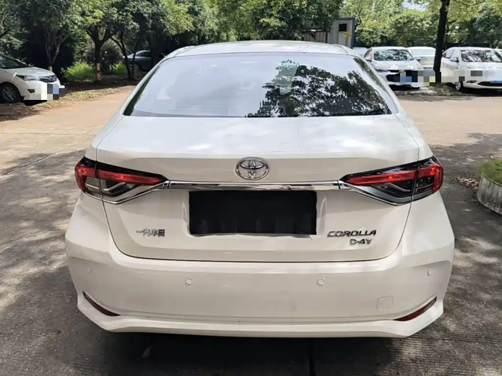 Toyota Corolla — фото 6