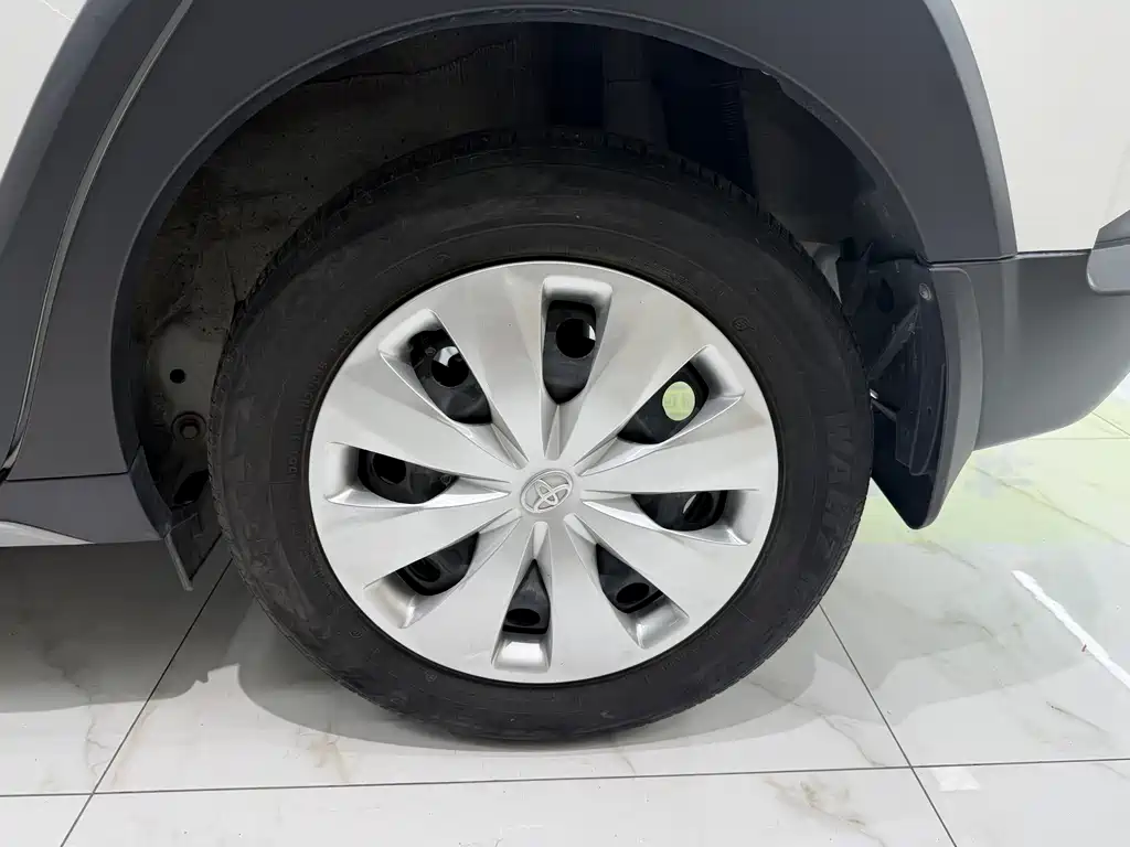Toyota Yaris L — фото 11