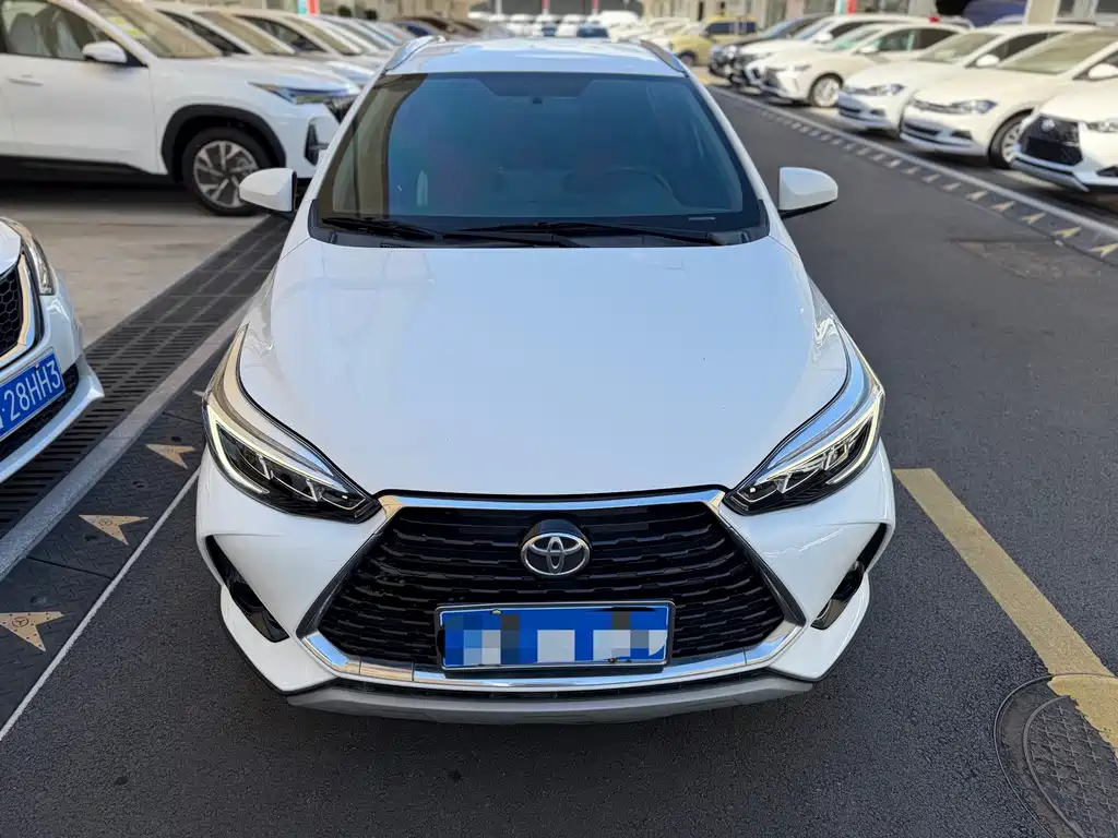 Toyota Yaris L — фото 2