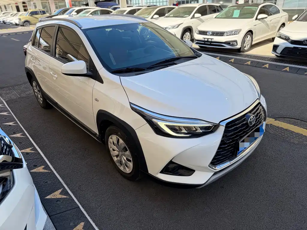 Toyota Yaris L — фото 3