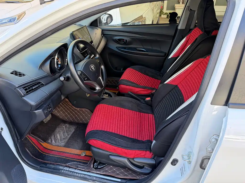 Toyota Yaris L — фото 4