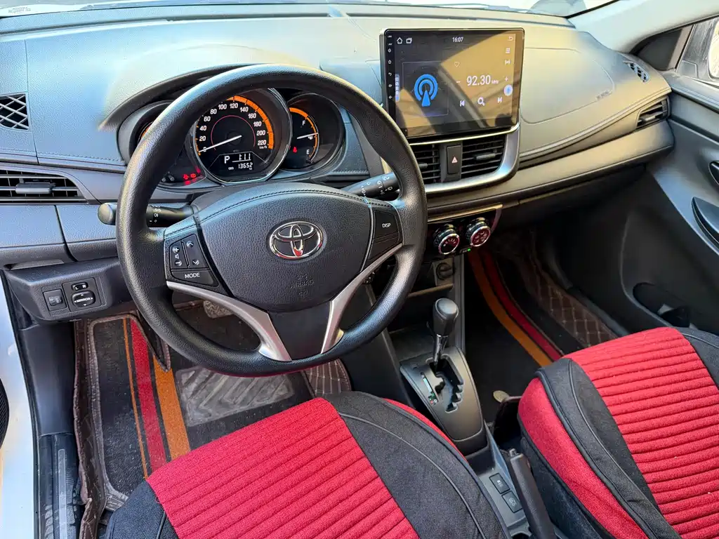 Toyota Yaris L — фото 5
