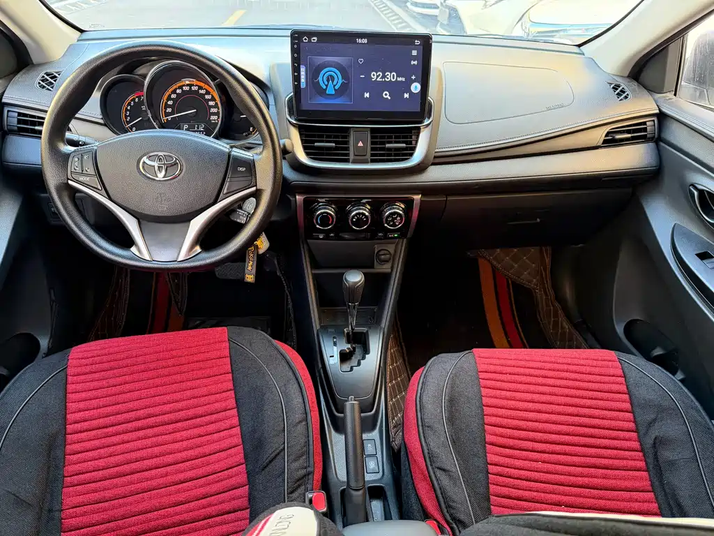 Toyota Yaris L — фото 7