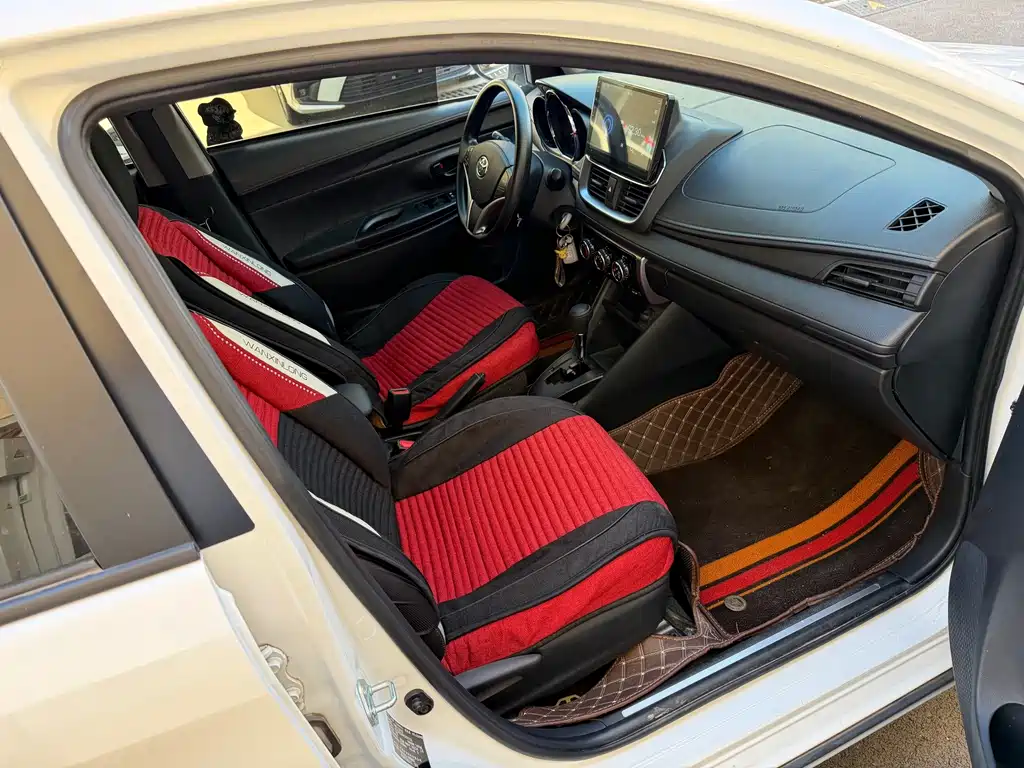 Toyota Yaris L — фото 8
