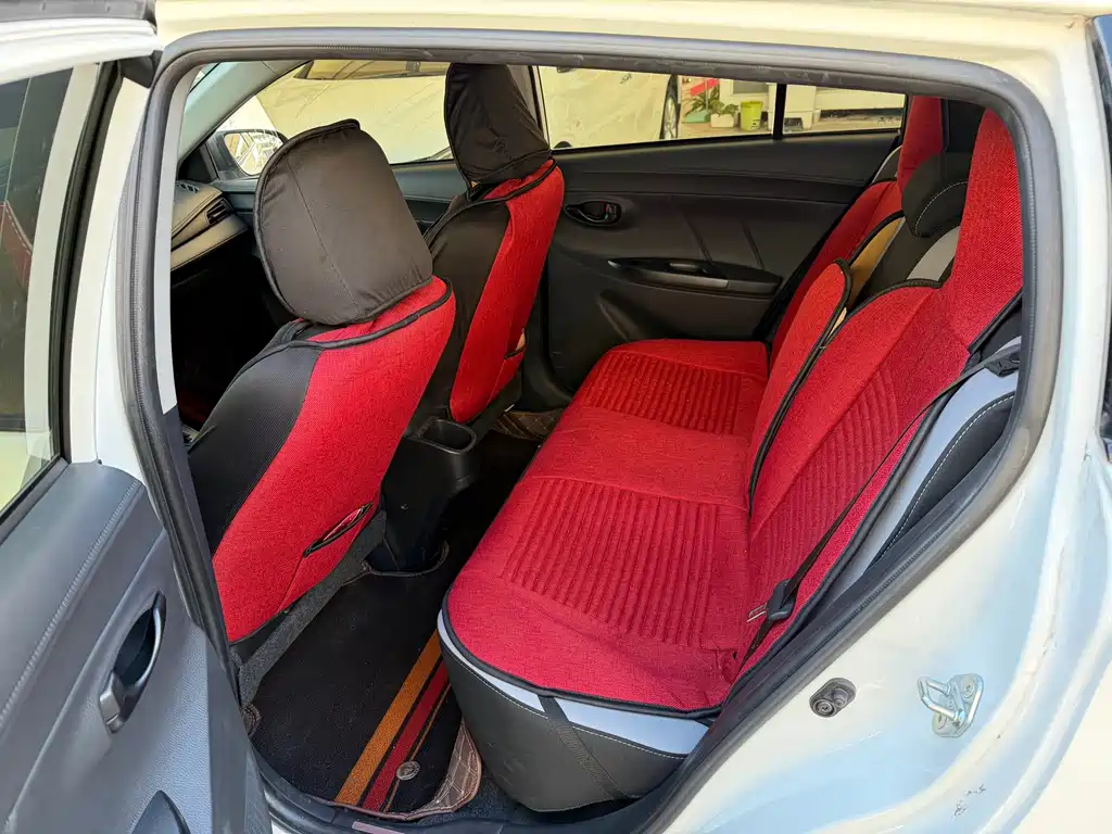 Toyota Yaris L — фото 9