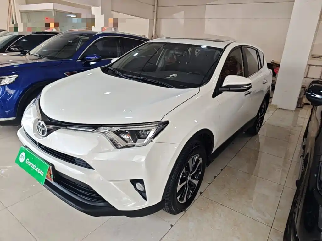 Toyota RAV4 — фото 2