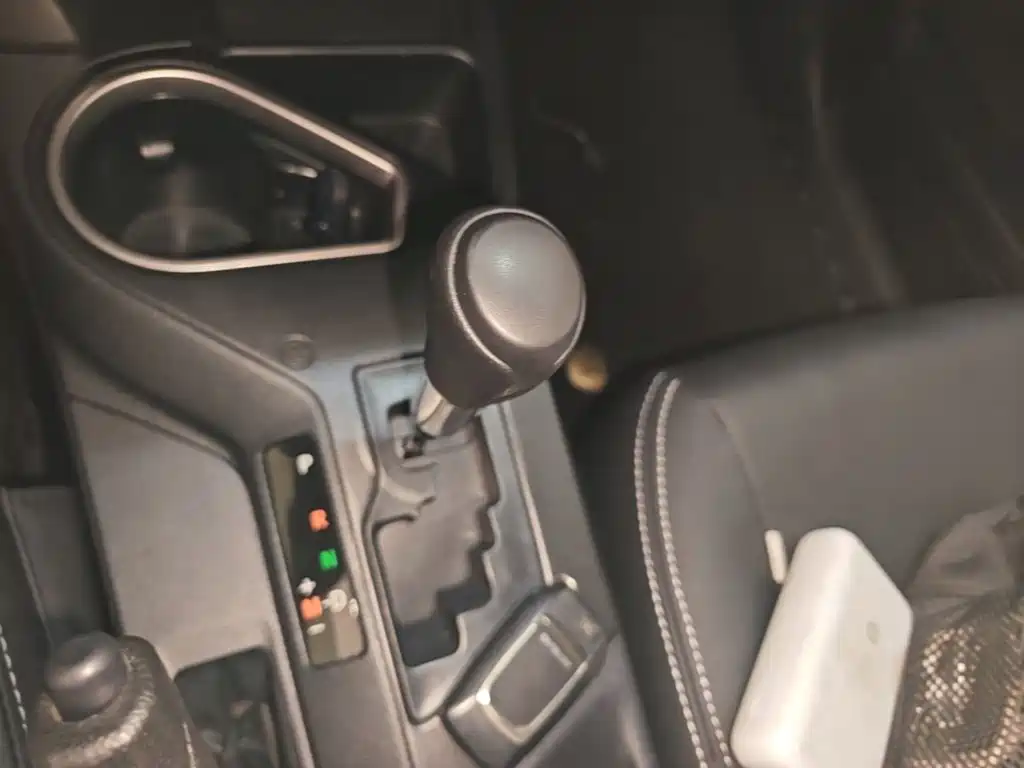 Toyota RAV4 — фото 14