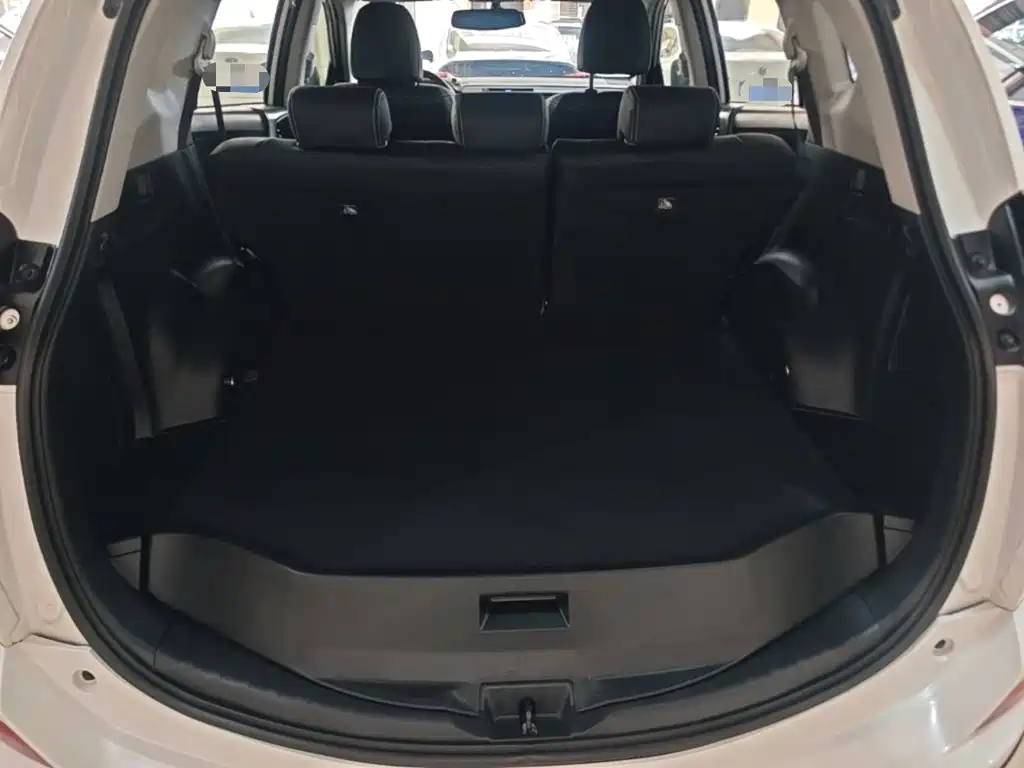 Toyota RAV4 — фото 19