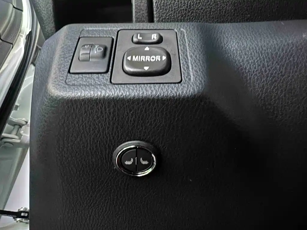 Toyota Yaris L — фото 20