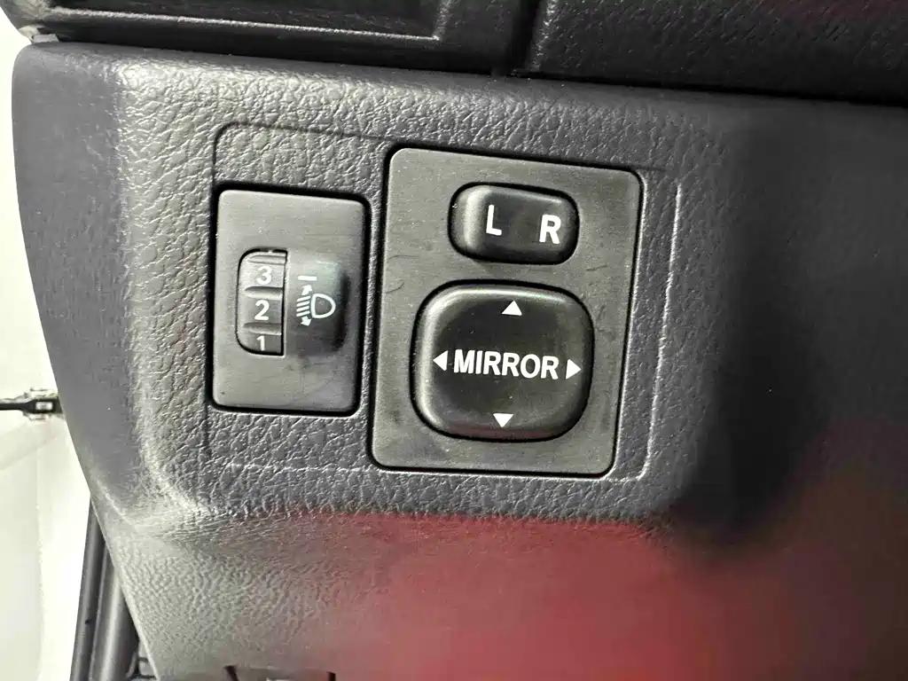Toyota Yaris L — фото 9