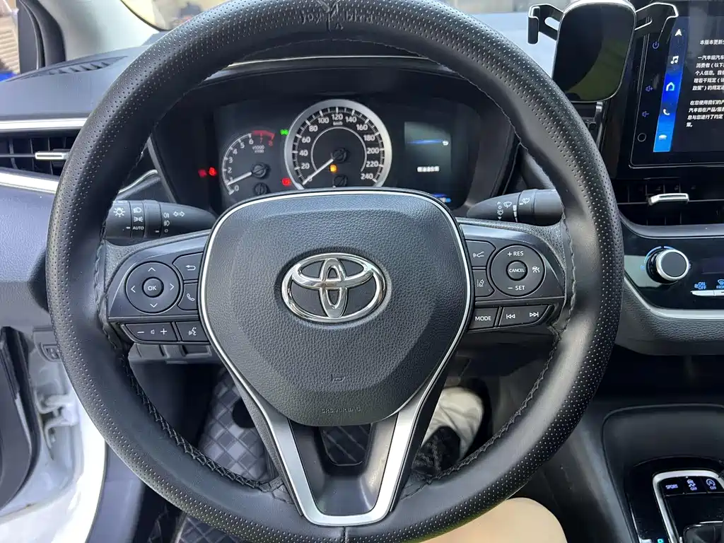 Toyota Corolla — фото 9