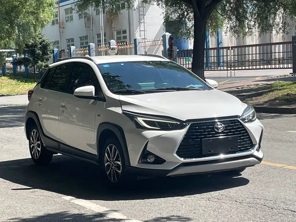 Toyota Yaris L — фото 2