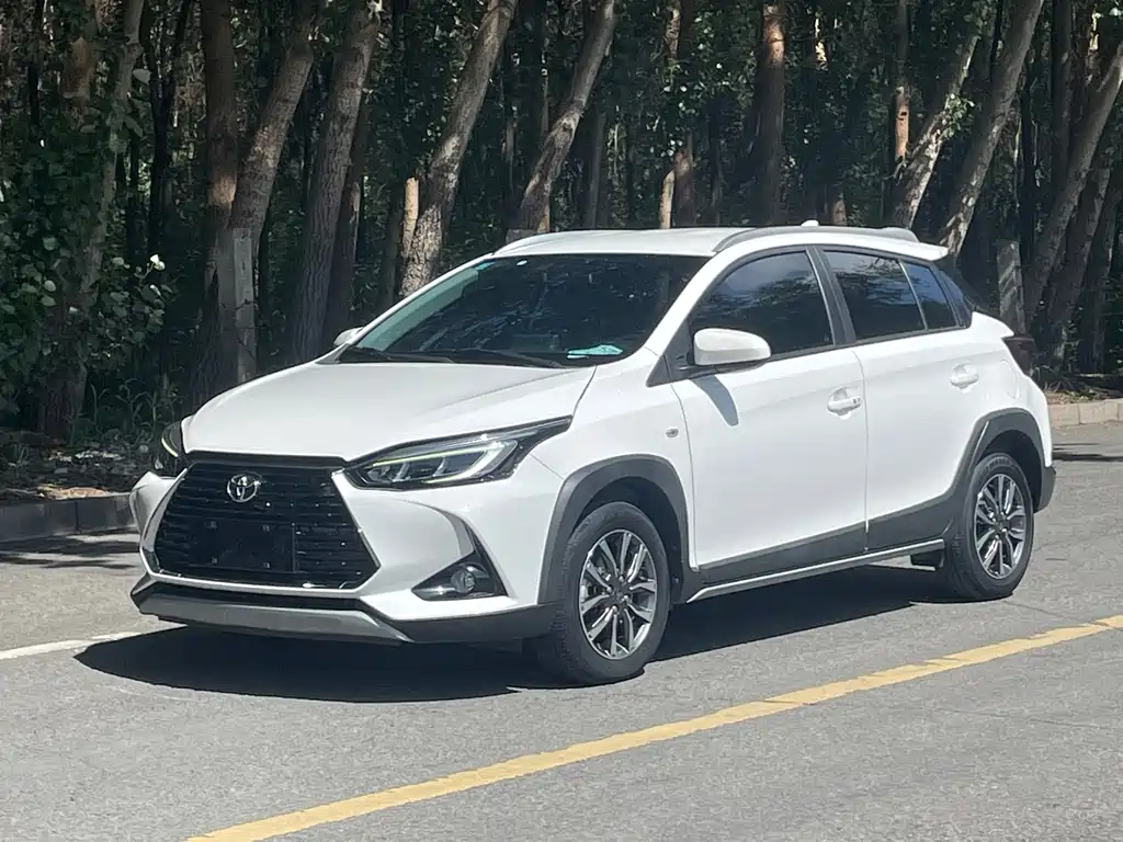Toyota Yaris L — фото 3