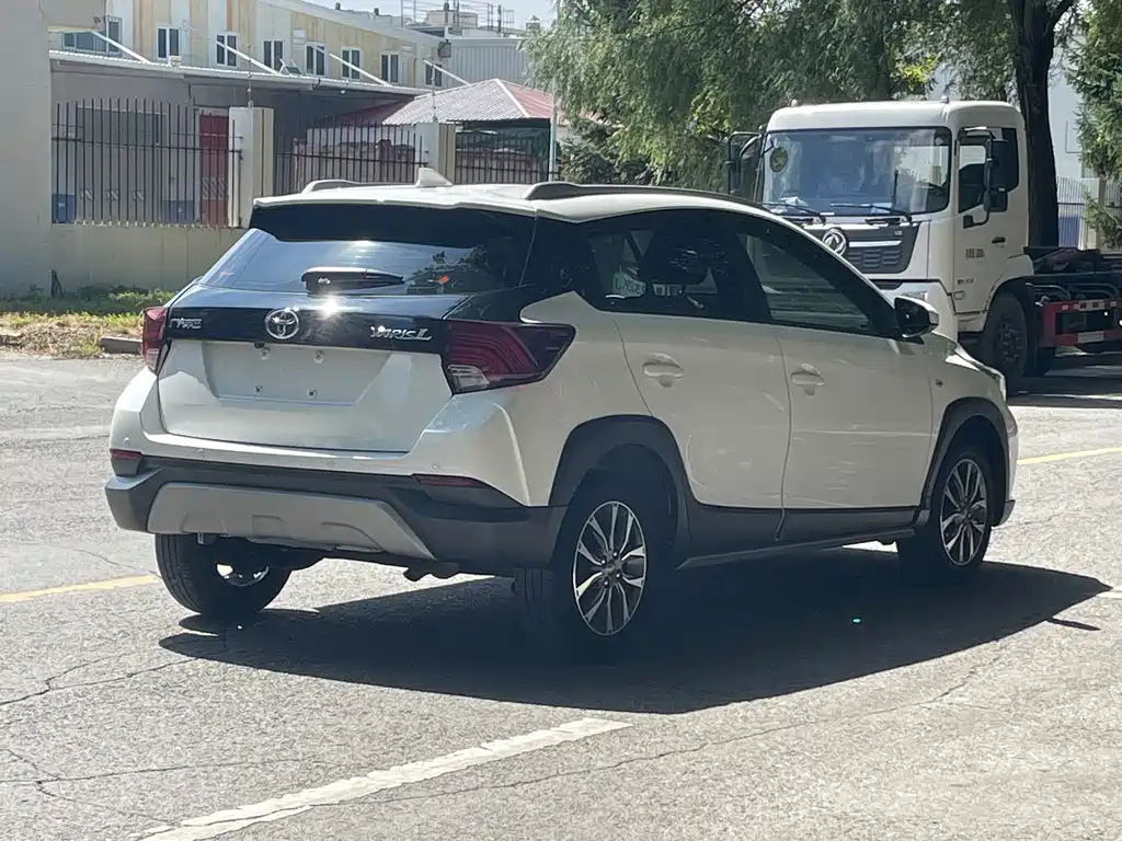 Toyota Yaris L — фото 6