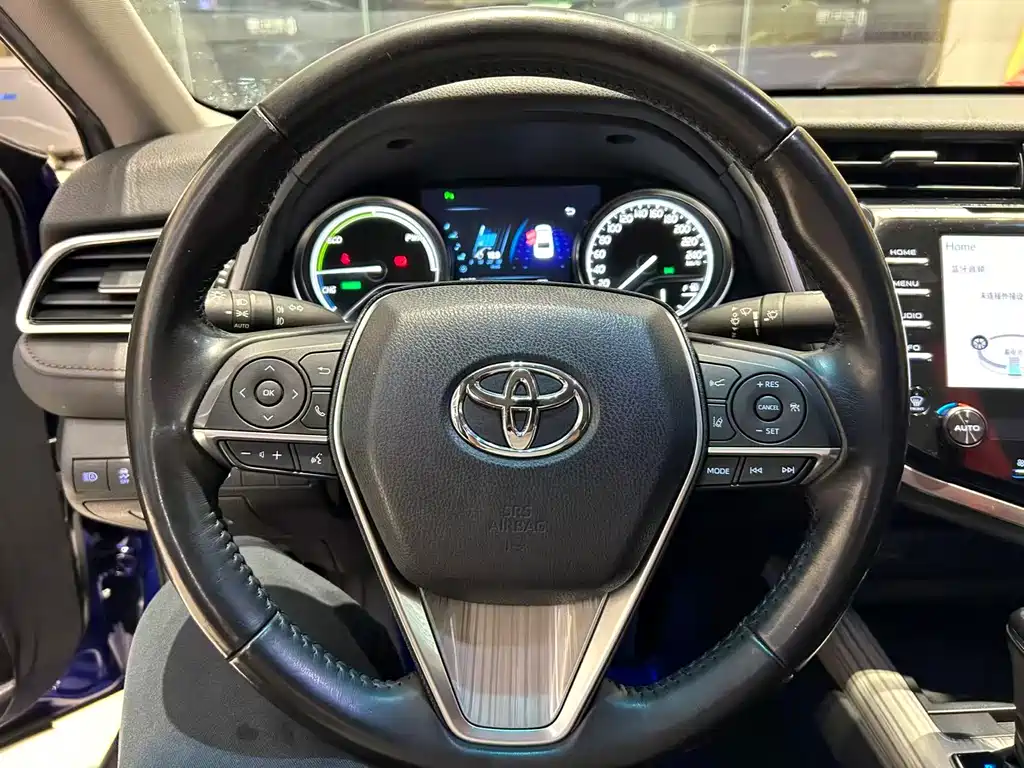 Toyota Camry — фото 13