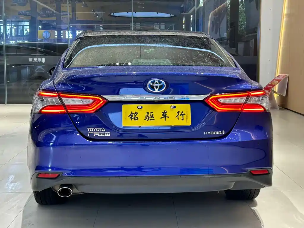 Toyota Camry — фото 5