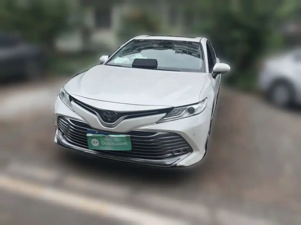 Toyota Camry — фото 2