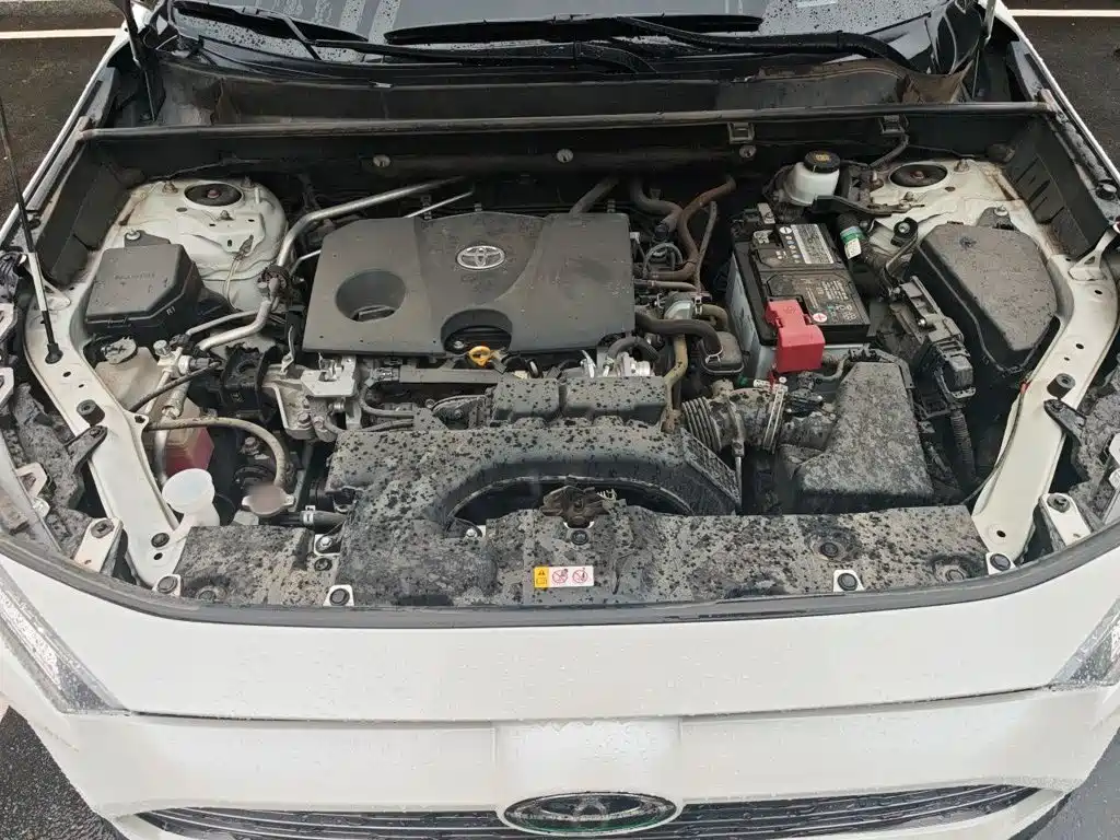 Toyota RAV4 — фото 11