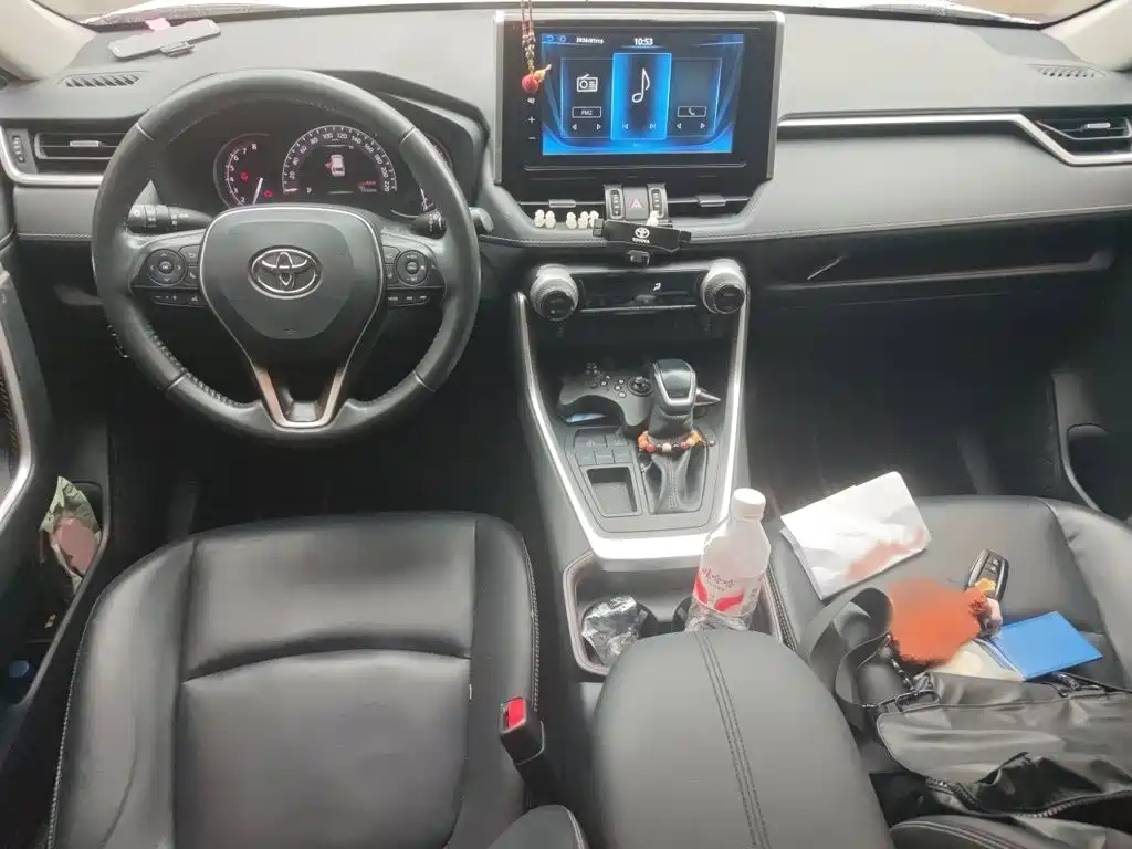 Toyota RAV4 — фото 13