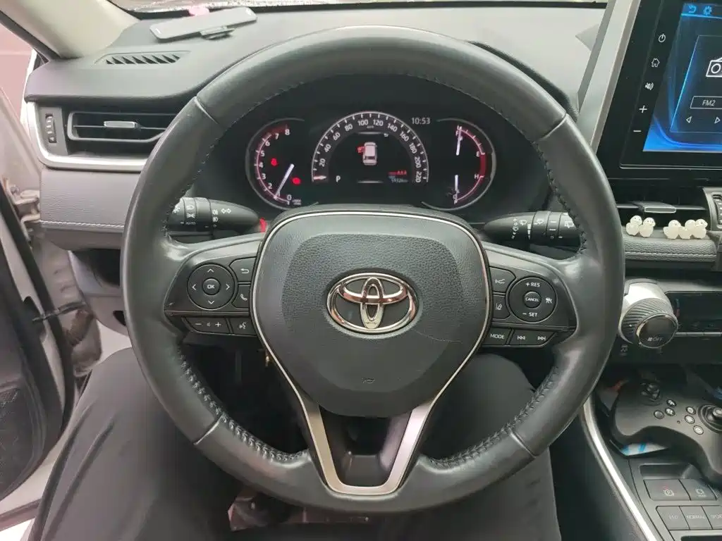 Toyota RAV4 — фото 3