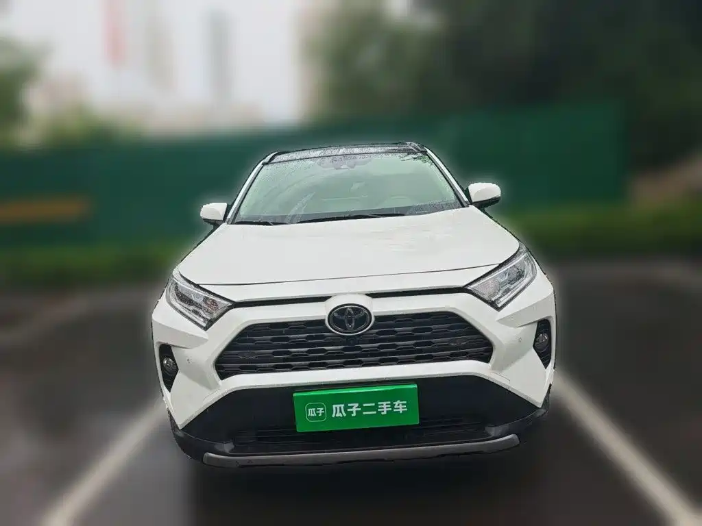 Toyota RAV4 — фото 24