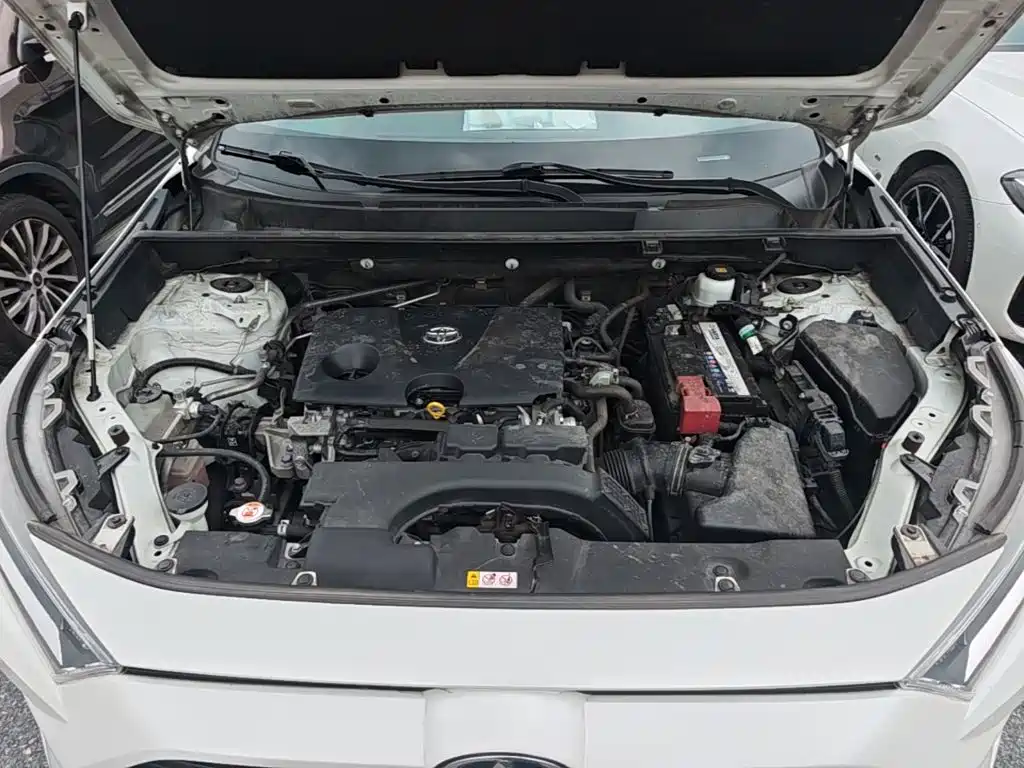 Toyota RAV4 — фото 11