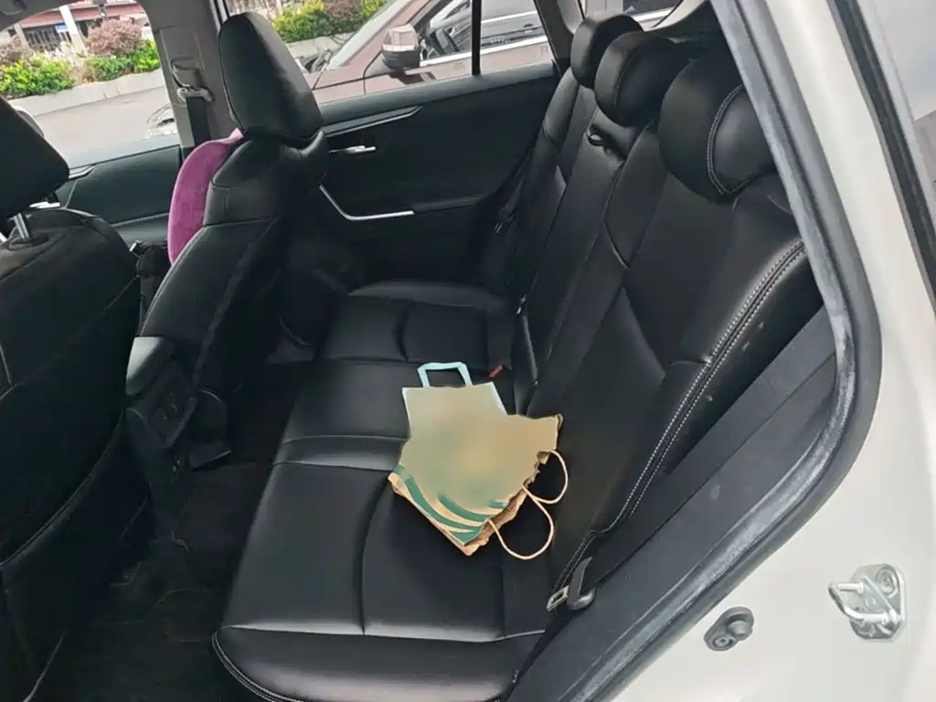 Toyota RAV4 — фото 15