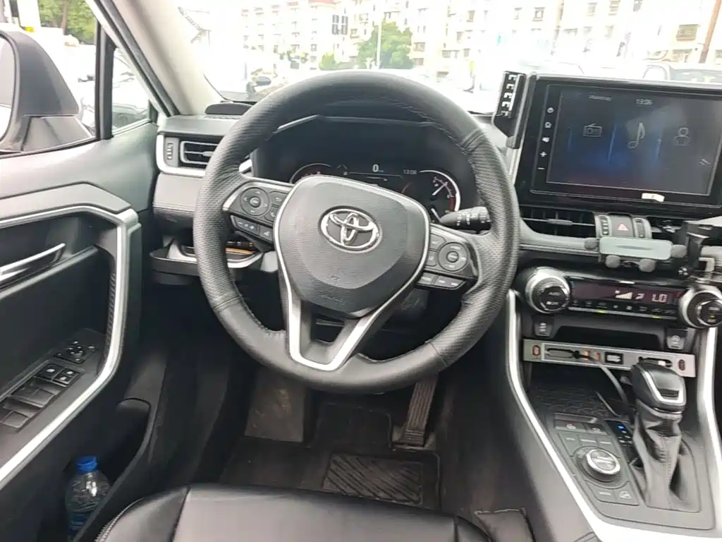 Toyota RAV4 — фото 3