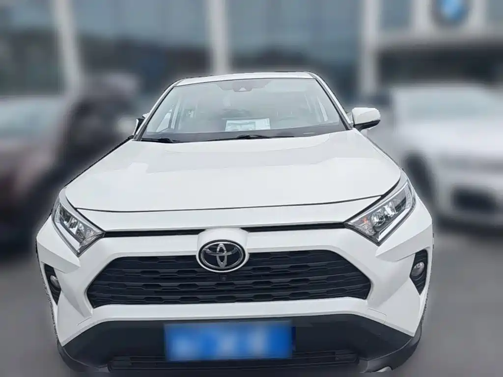Toyota RAV4 — фото 24