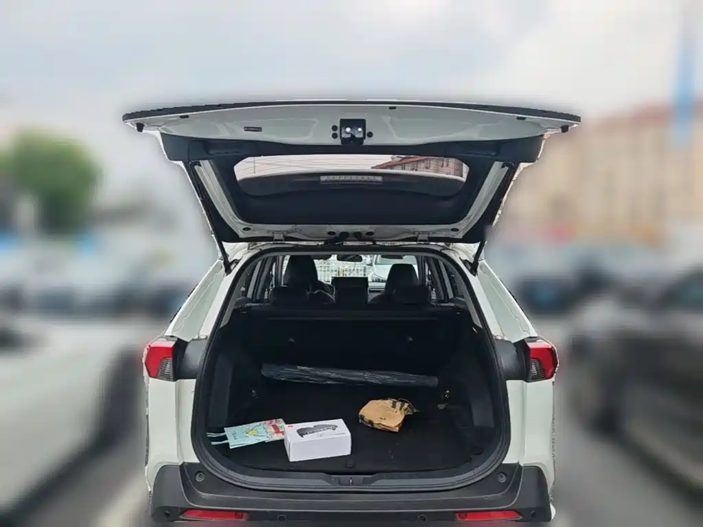 Toyota RAV4 — фото 10