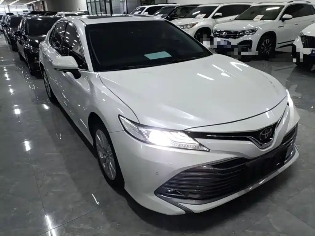 Toyota Camry — фото 4