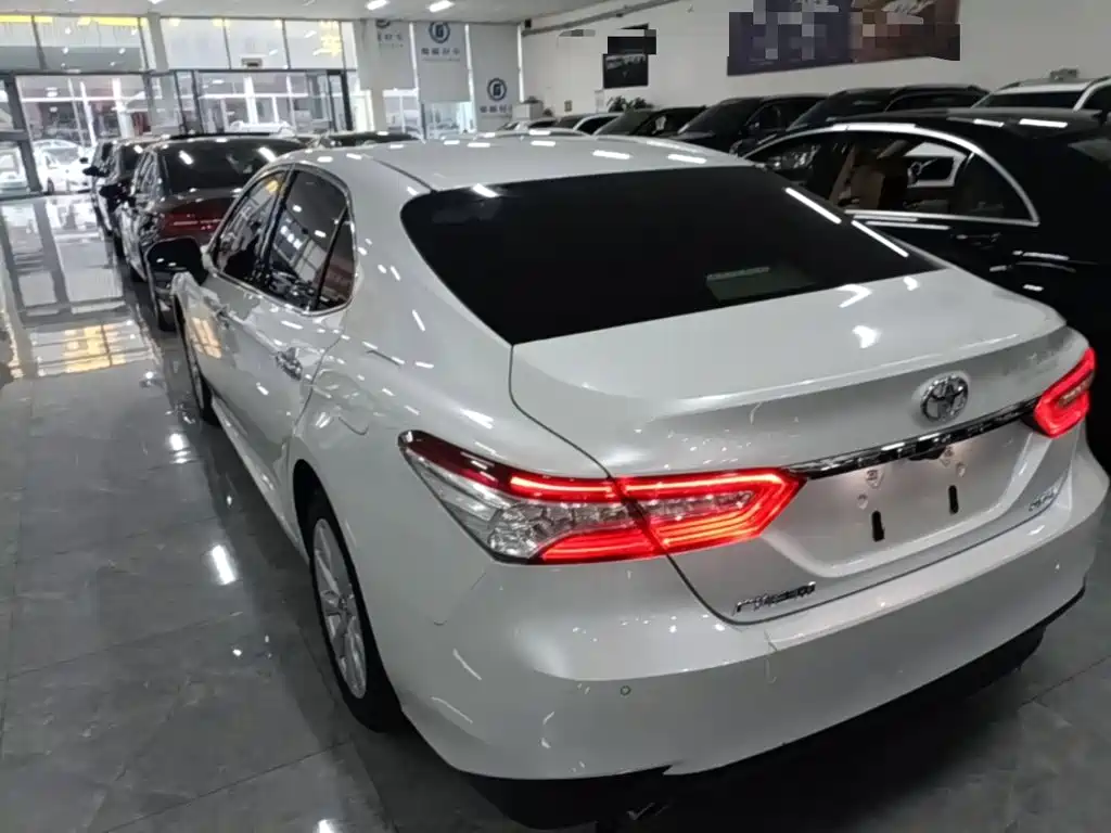 Toyota Camry — фото 5
