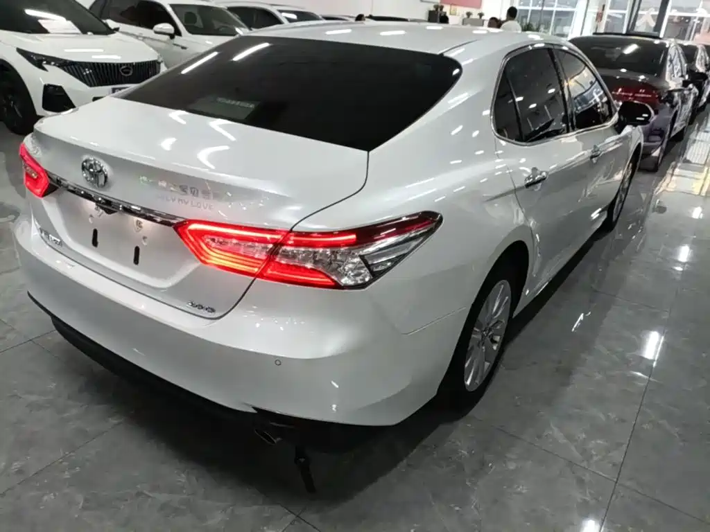Toyota Camry — фото 7
