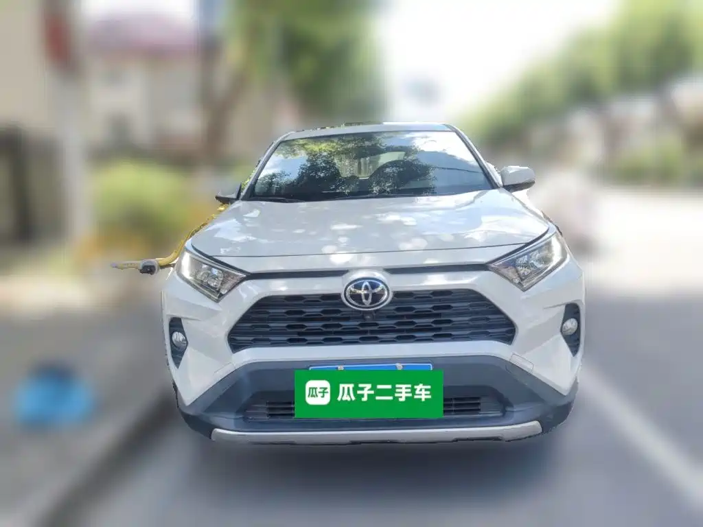 Toyota RAV4 — фото 24