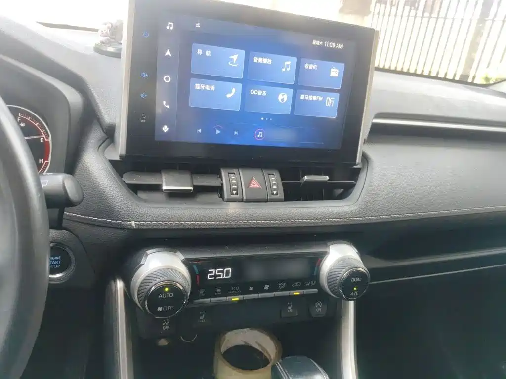 Toyota RAV4 — фото 6