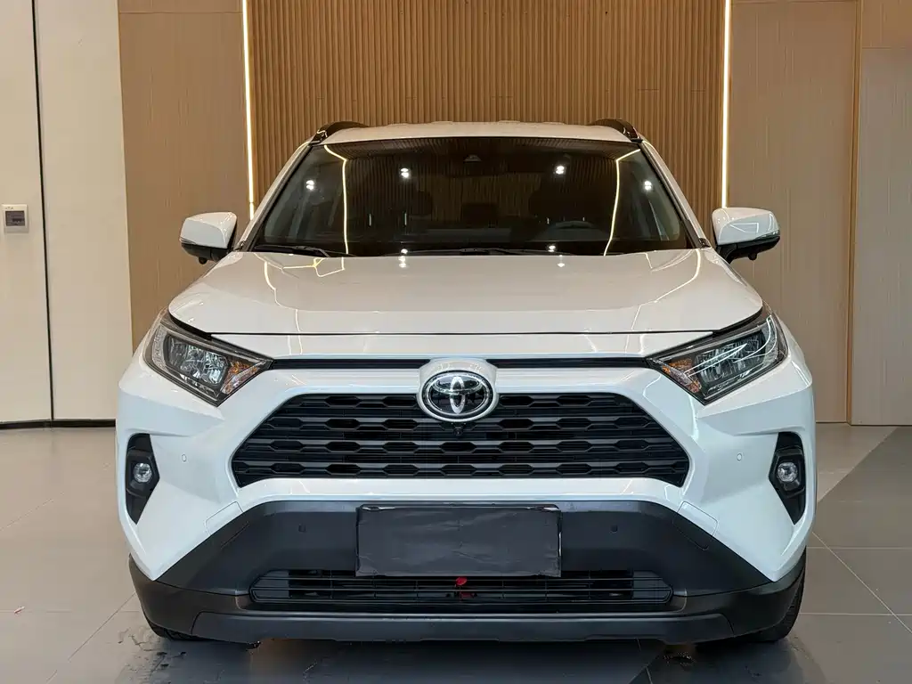 Toyota RAV4 — фото 2