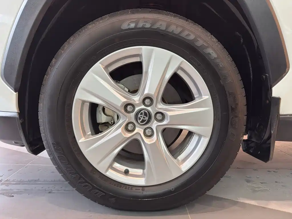 Toyota RAV4 — фото 14
