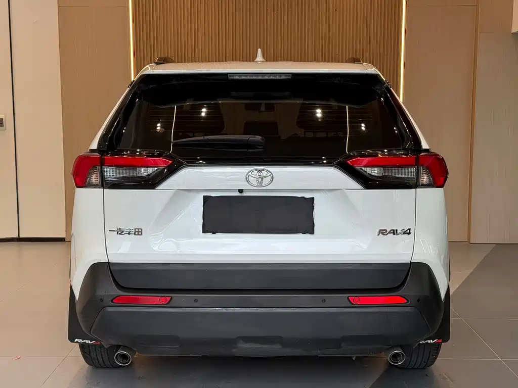 Toyota RAV4 — фото 19