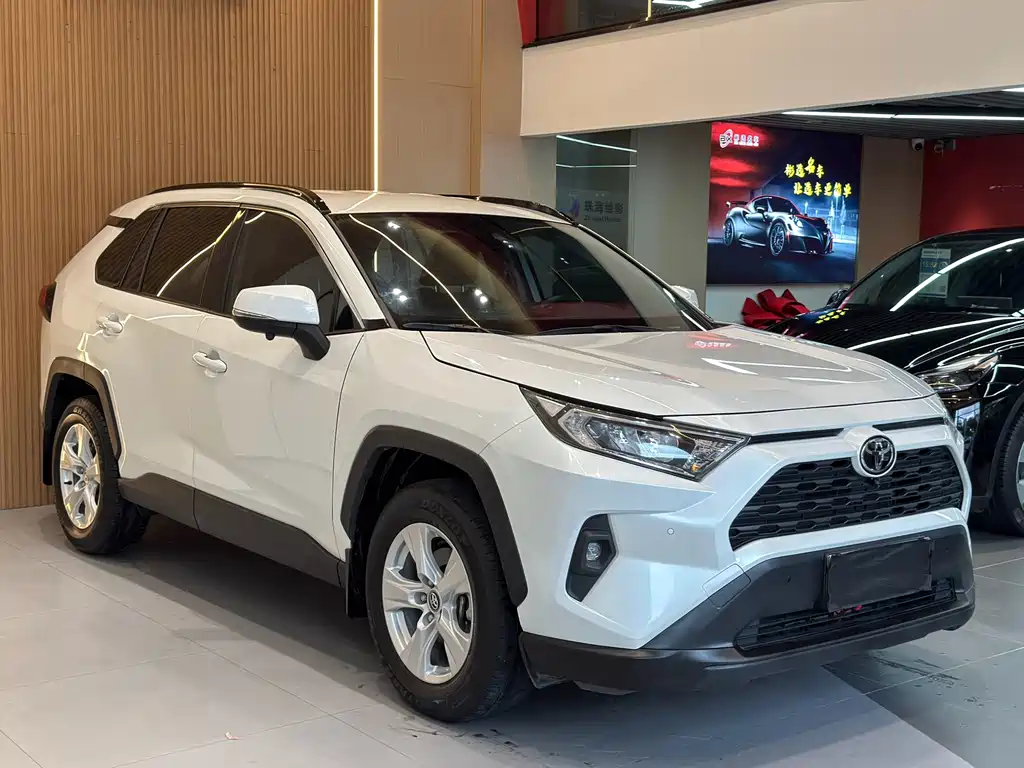 Toyota RAV4 — фото 3