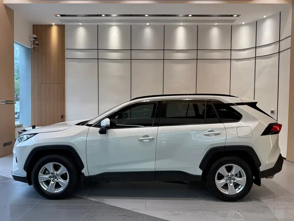 Toyota RAV4 — фото 4