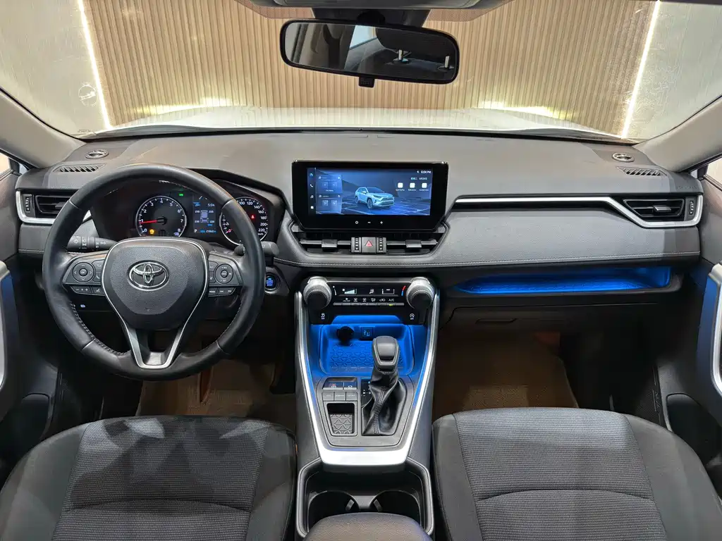 Toyota RAV4 — фото 7