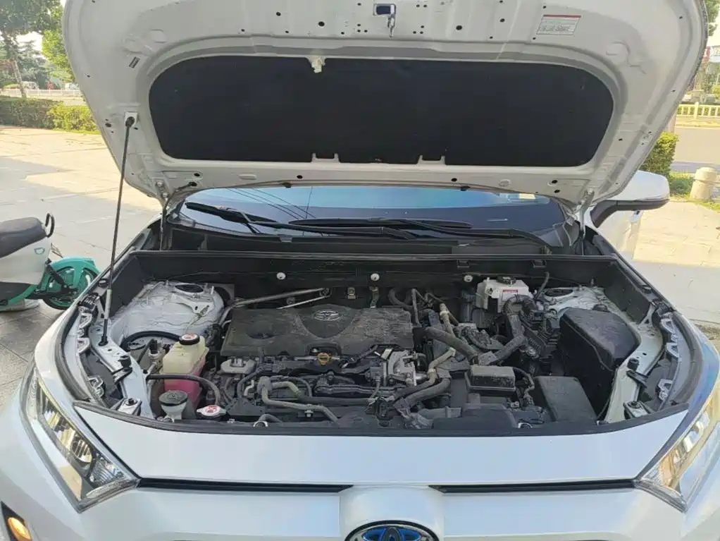 Toyota RAV4 — фото 20