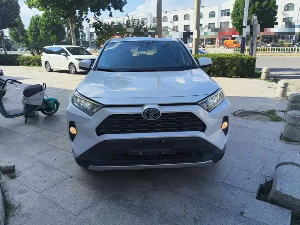 Toyota RAV4 — фото 3